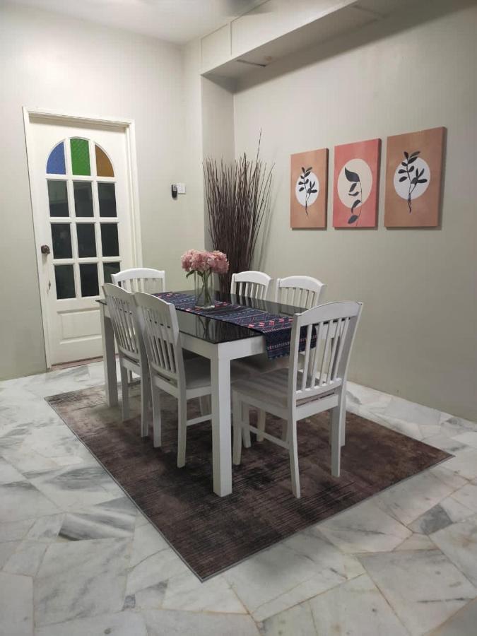 Holiday home Rumah Mawar By Impian Klia-salak Tinggi-nilai Sepang